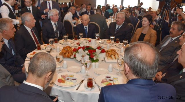 Silivri muhtarları Devlet Bahçeli ile buluştu