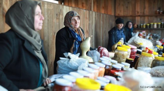 Köy Pazarı yeni yerinde hizmete başladı 