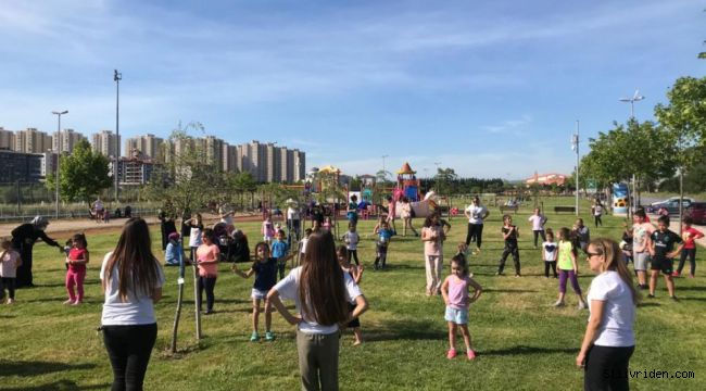 Silivri'de çocuklar açık havada spor yapıyor