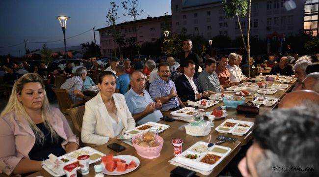 Silivri Cemevi’nde lokma dağıtıldı