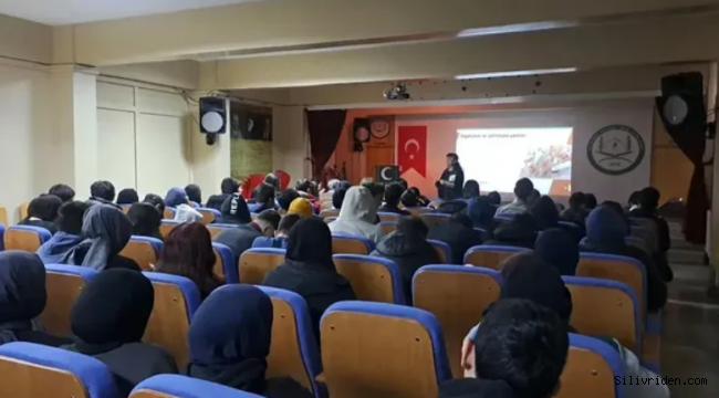 Silivri Yeşilay Şubesi’nden öğrencilere bağımlılıkla mücadele eğitimi