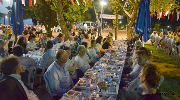 Mahalle konseyi üyeleri iftardaydı