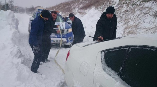 Zabıta ekibinin yoğun kar mesaisi